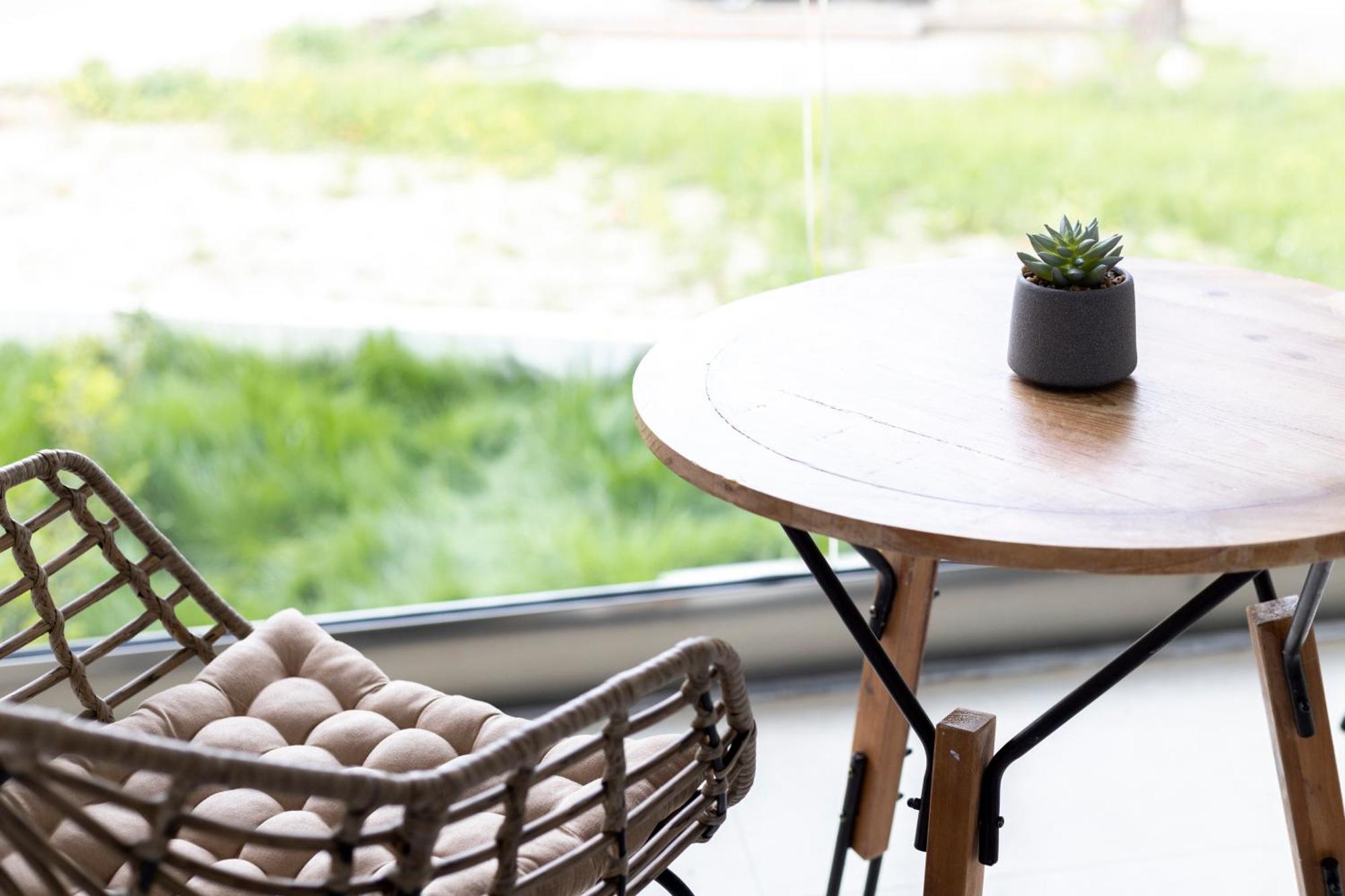 Apartment 06 *