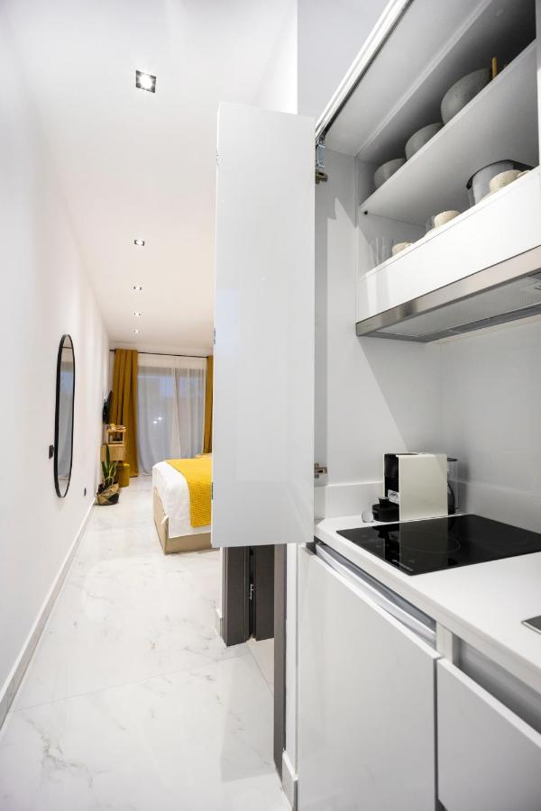 06 Apartment